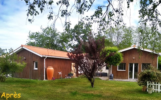 Maison en bois avec toit orange et jardin fleuri, texte Après soulignant la fin d'une rénovation réussie.